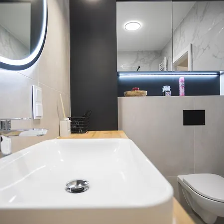 Komfort W Centrum Parking Apartman