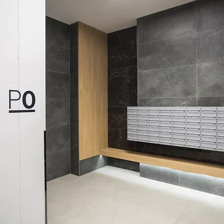 アパート Komfort W Centrum Parking ヴロツワフ